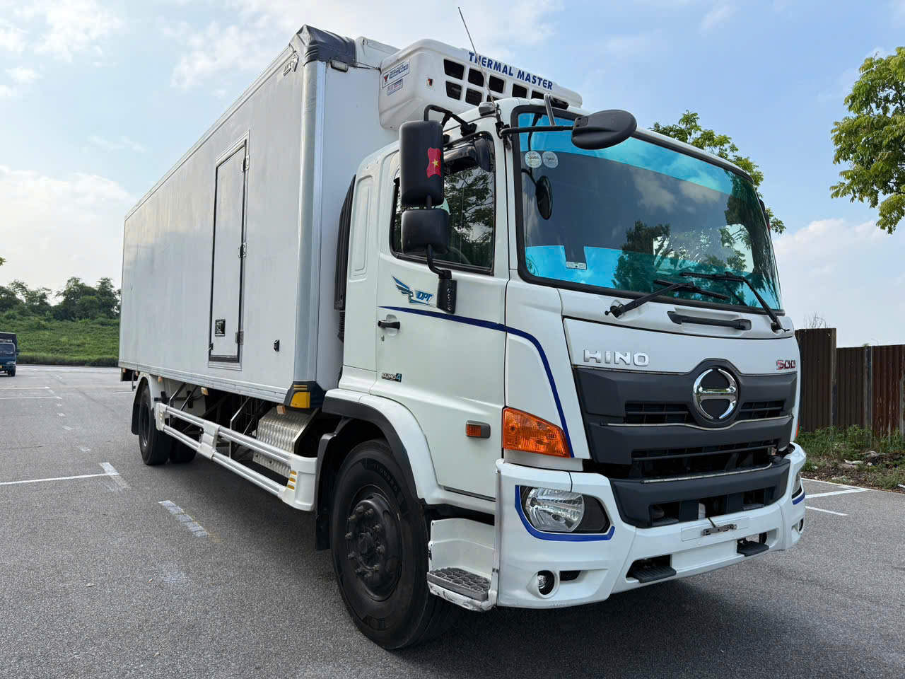 Hino 500 FG8 Thùng lạnh đang có tại bãi