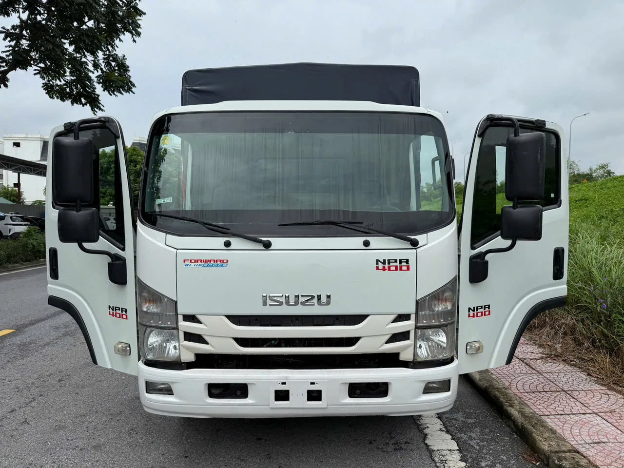 Isuzu NPR 400 mui bạt đời 2022 - ảnh 2