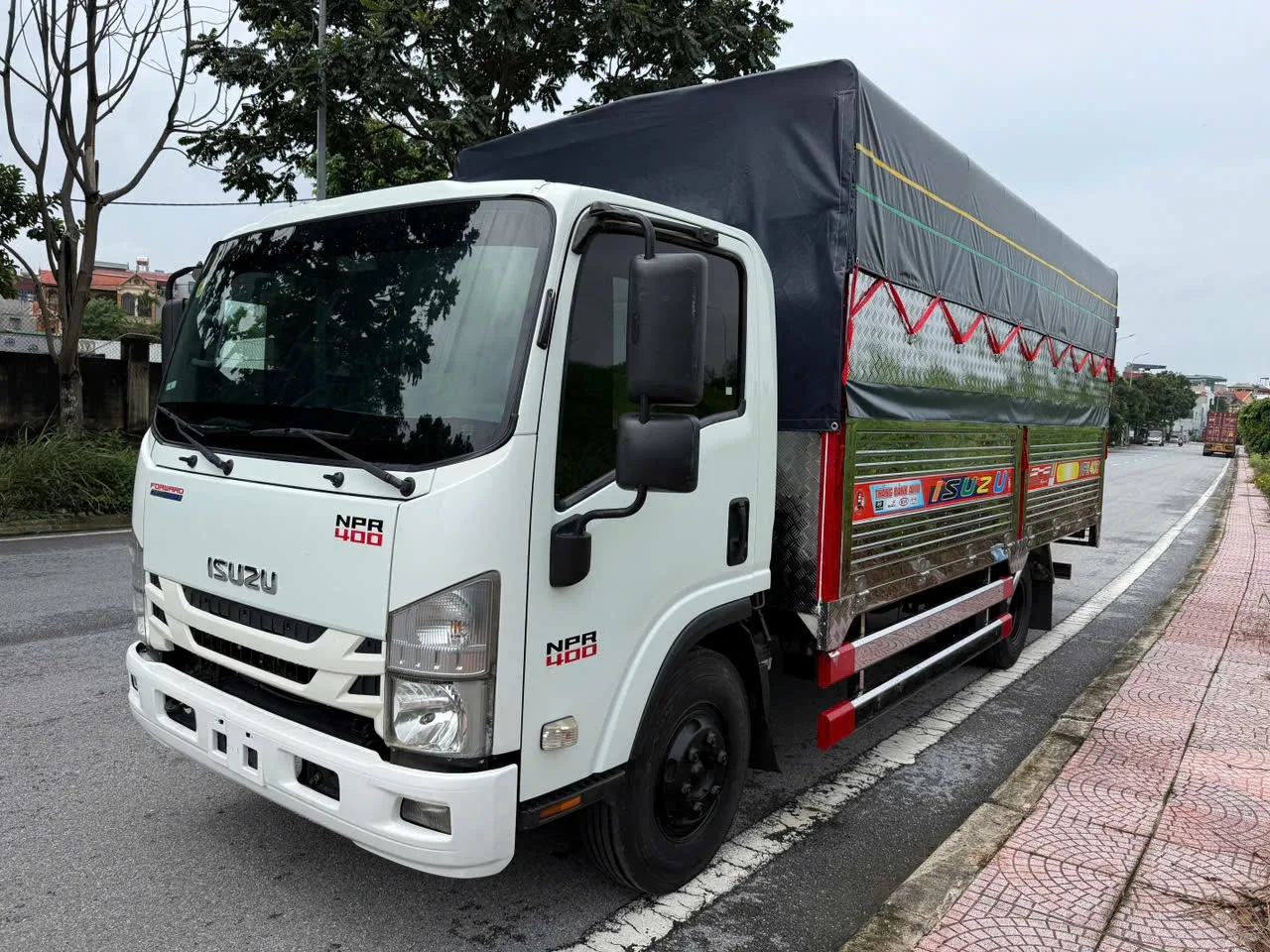 Isuzu NPR 400 mui bạt đời 2022 - ảnh 3