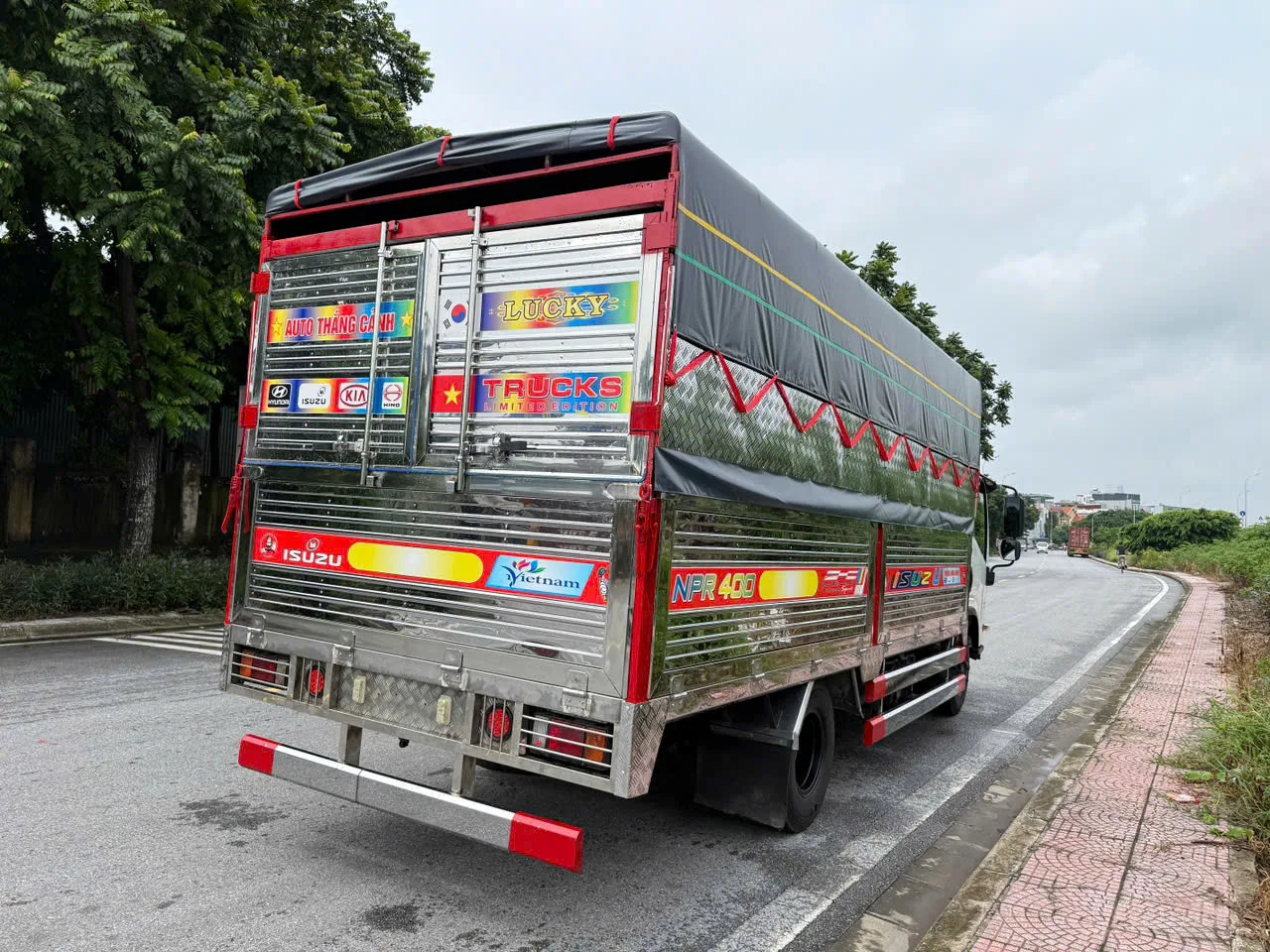 Isuzu NPR 400 mui bạt đời 2022 - ảnh 5