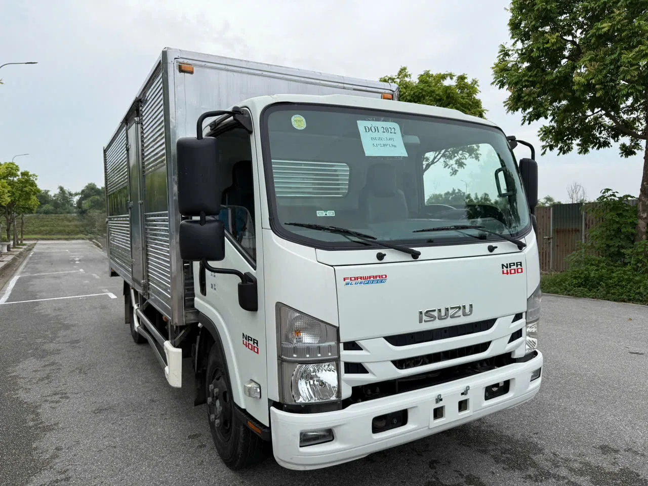 Isuzu NPR 400 Thùng kín đang có tại bãi