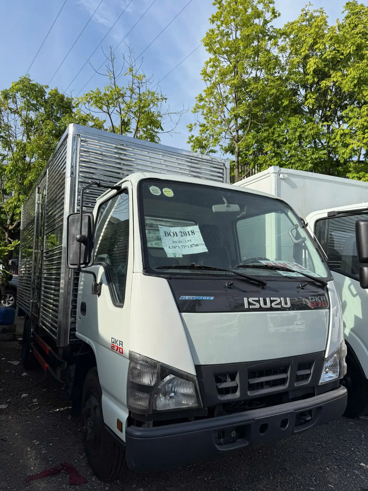 Isuzu QKR 270 thùng kín đời 2018 - xe số 2