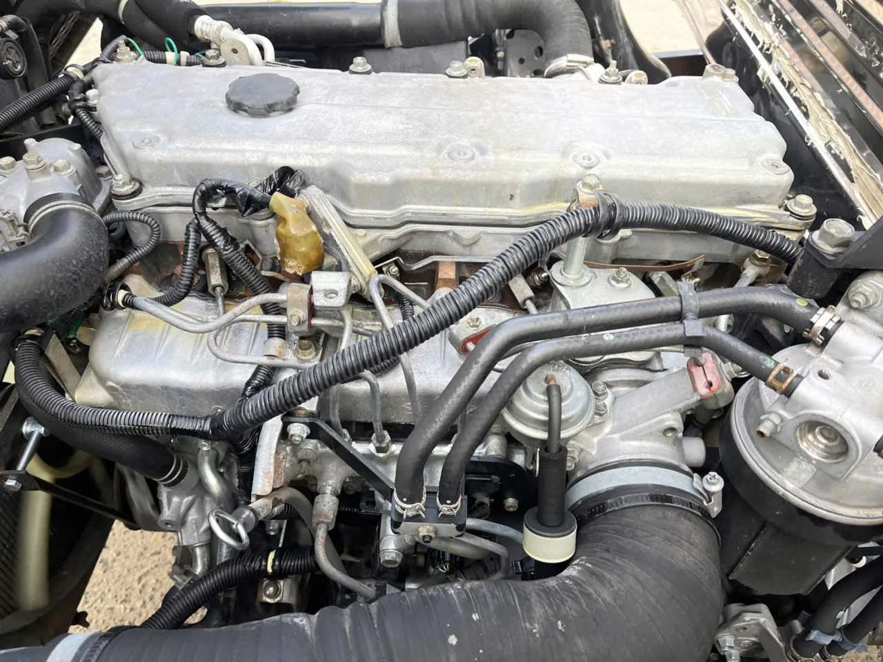 Isuzu NQR thùng kín đời 2017 - ảnh 6