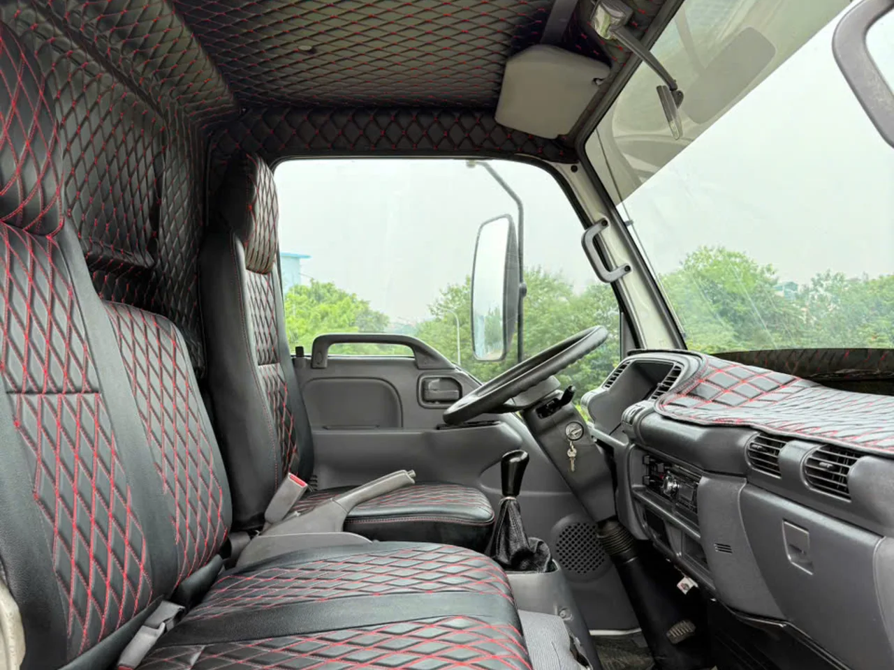 Isuzu QKR thùng kín đời 2017 - ảnh 7