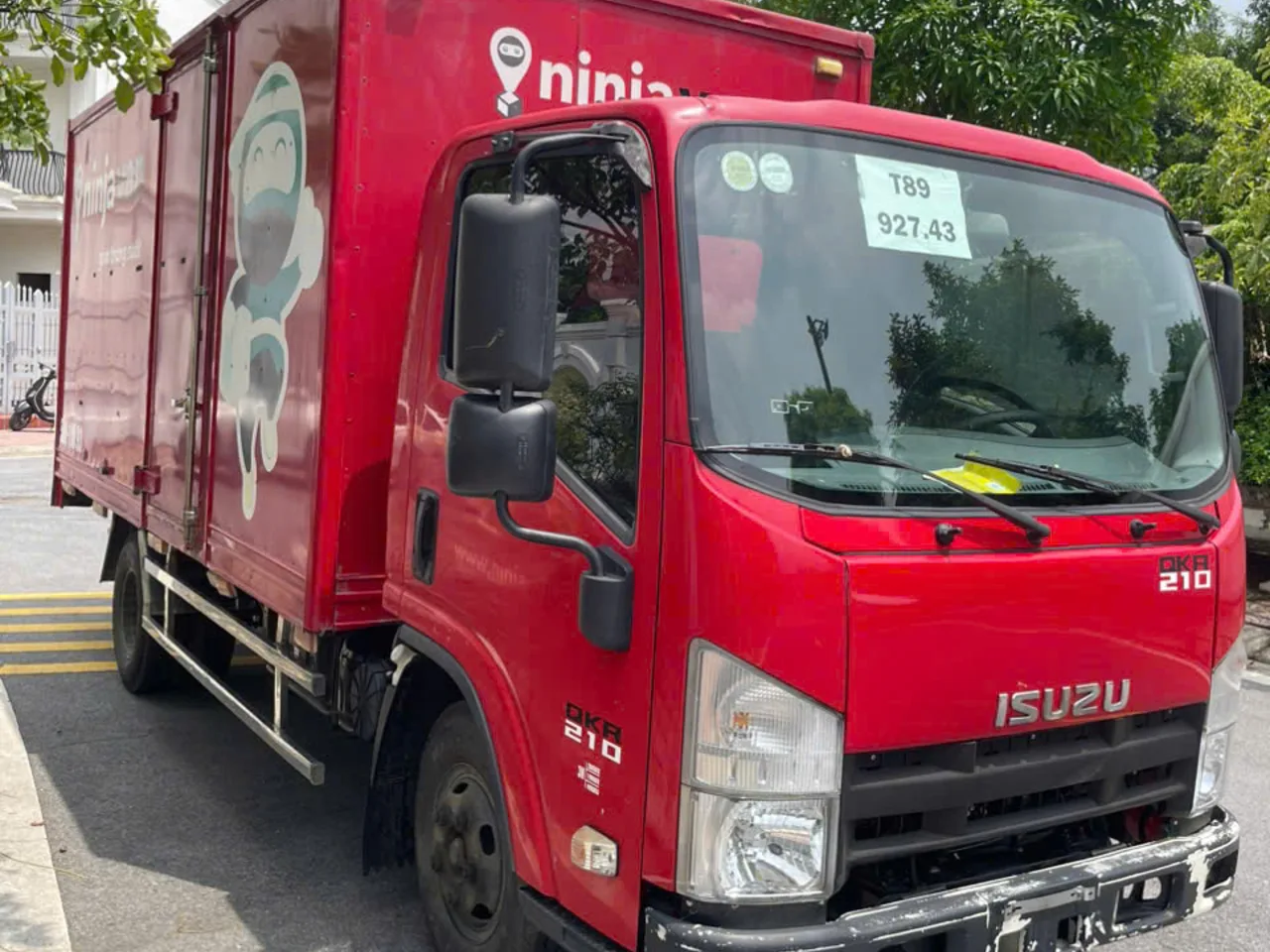 Isuzu QKR 210 thùng kín đời 2016