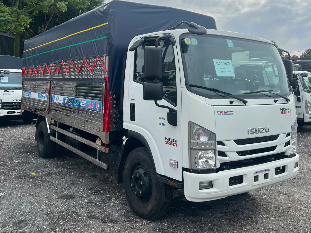 Isuzu NQR 550 mui bạt đời 2022