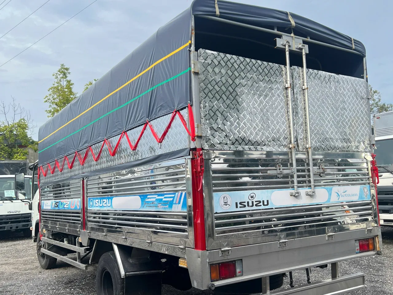 Isuzu NQR 550 mui bạt đời 2022 - ảnh 5