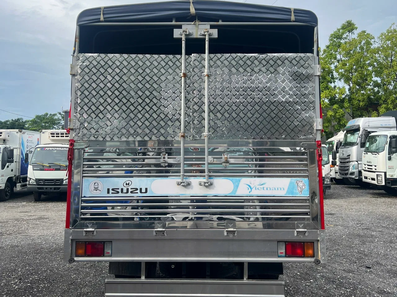 Isuzu NQR 550 mui bạt đời 2022 - ảnh 6