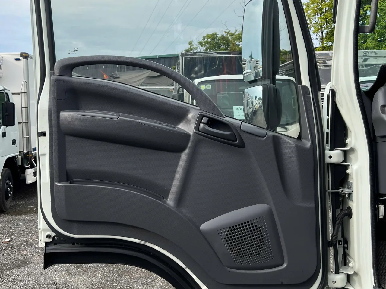 Isuzu NQR 550 mui bạt đời 2022 - ảnh 9