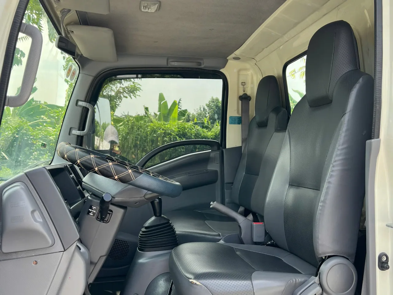 Isuzu QKR 270 thùng kín đời 2022 - ảnh 11