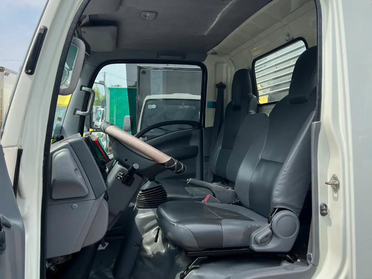 Isuzu QKR 210 thùng kín đời 2022 - ảnh thu nhỏ 7