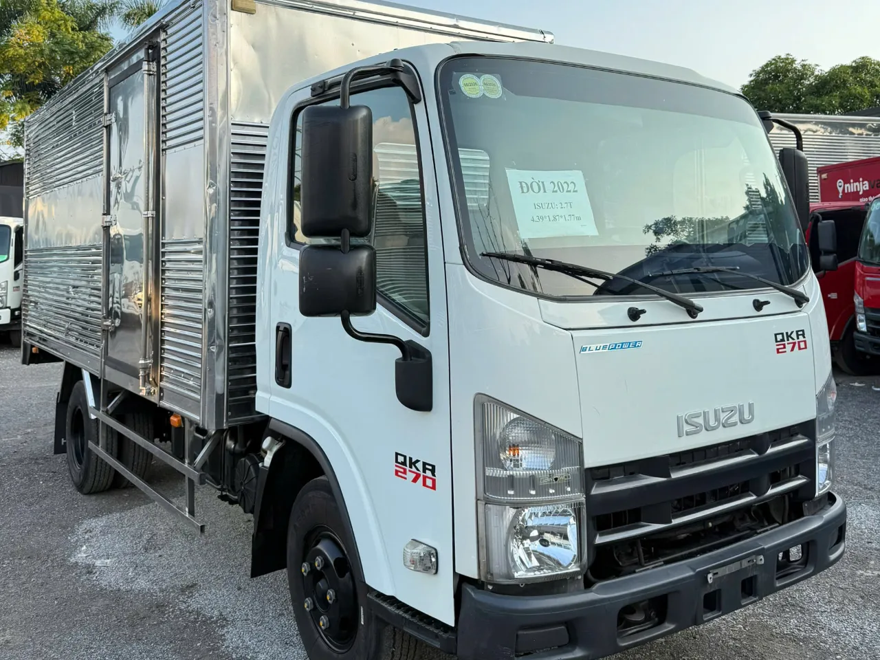 Isuzu QKR 270 thùng kín đời 2022