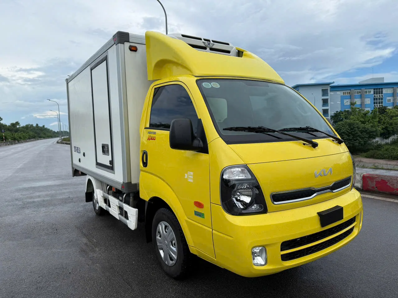 Kia K200 thùng lạnh đời 2025