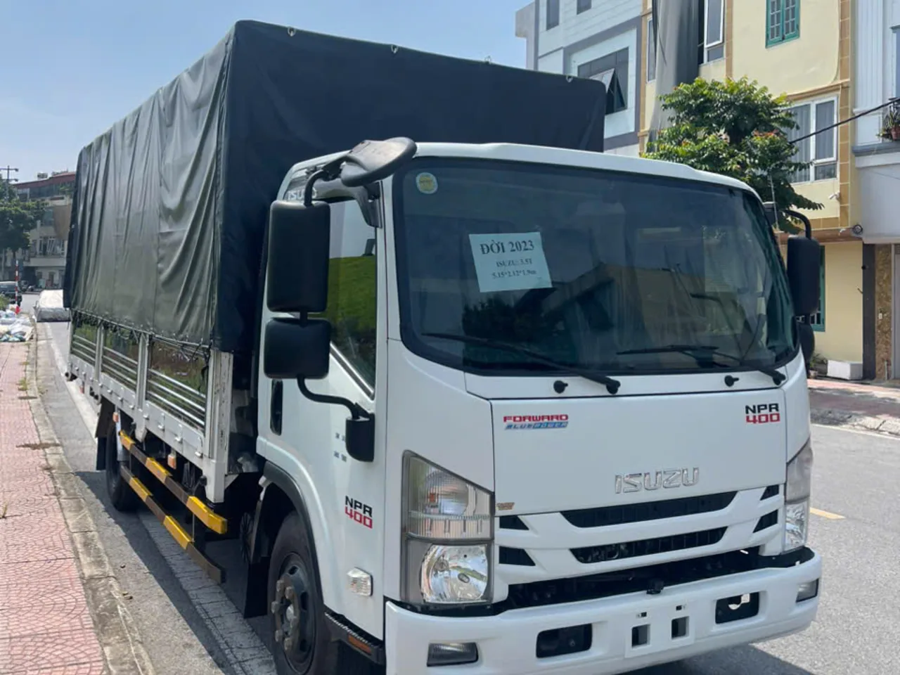Isuzu NPR 400 mui bạt đời 2023