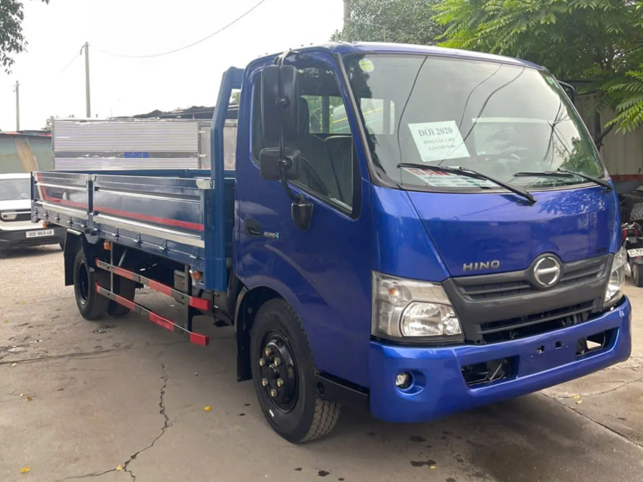Hino 300 thùng lửng đời 2020