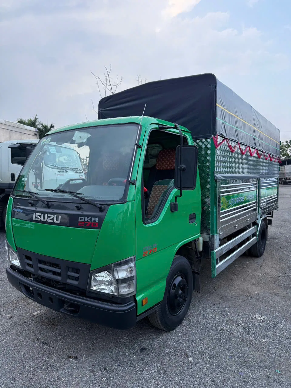 Isuzu QKR 270 thùng kín đời 2019 - ảnh thu nhỏ 2