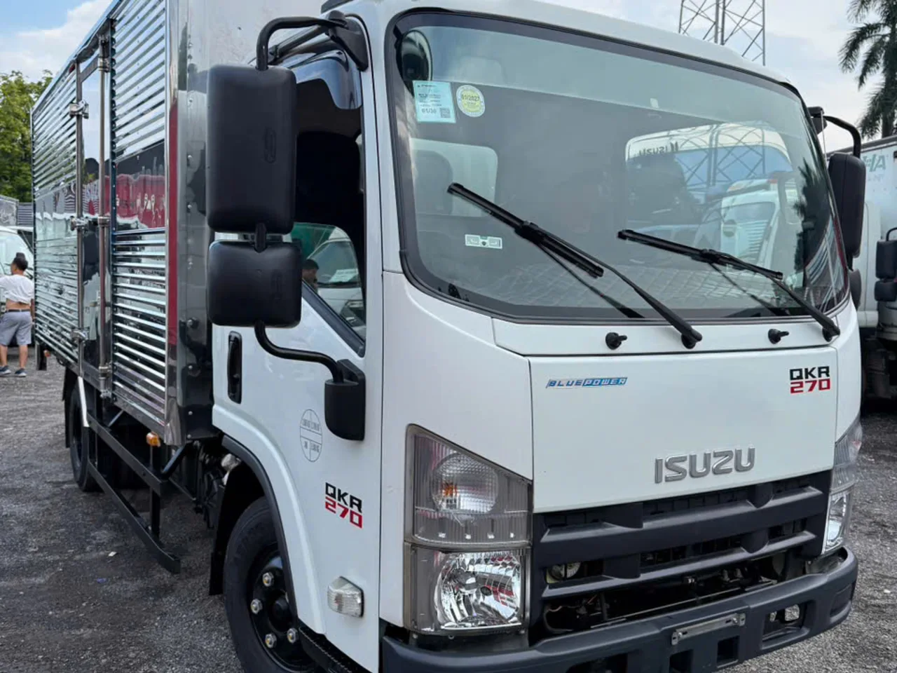 Isuzu QKR 270 thùng kín đời 2022
