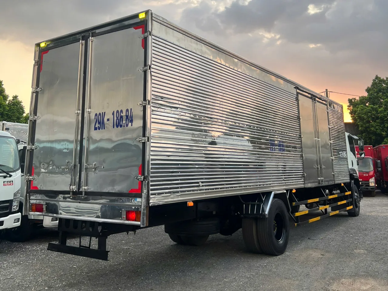 Isuzu FVR 900 thùng kín đời 2022 - ảnh 5
