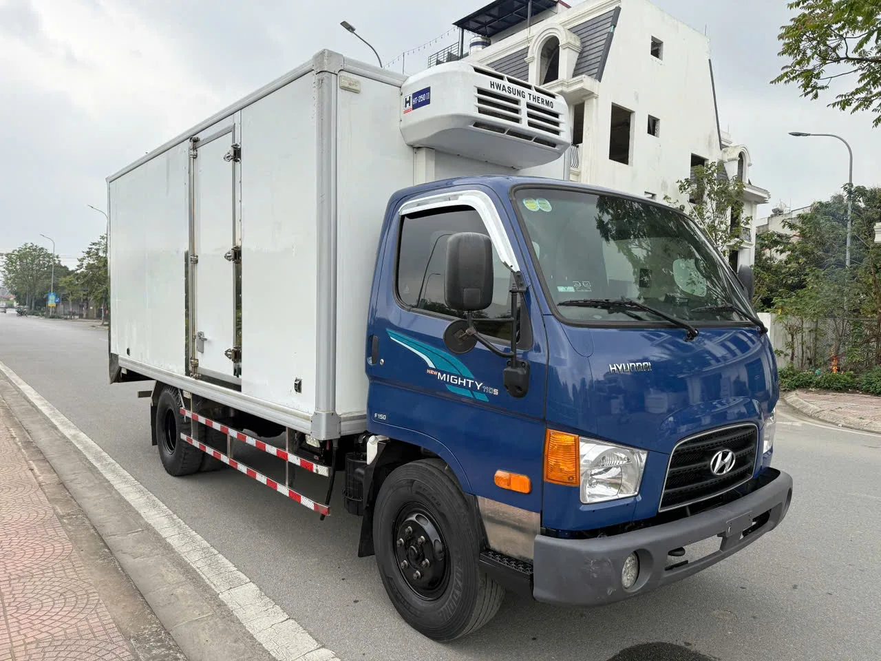 Hyundai New Mighty 110SP thùng kín đời 2023