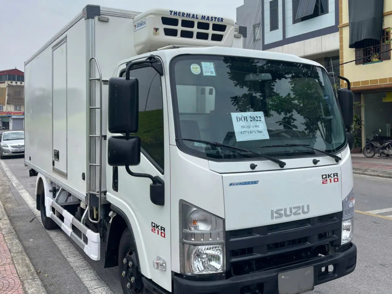 Isuzu QKR 210 Thùng lạnh đang có tại bãi