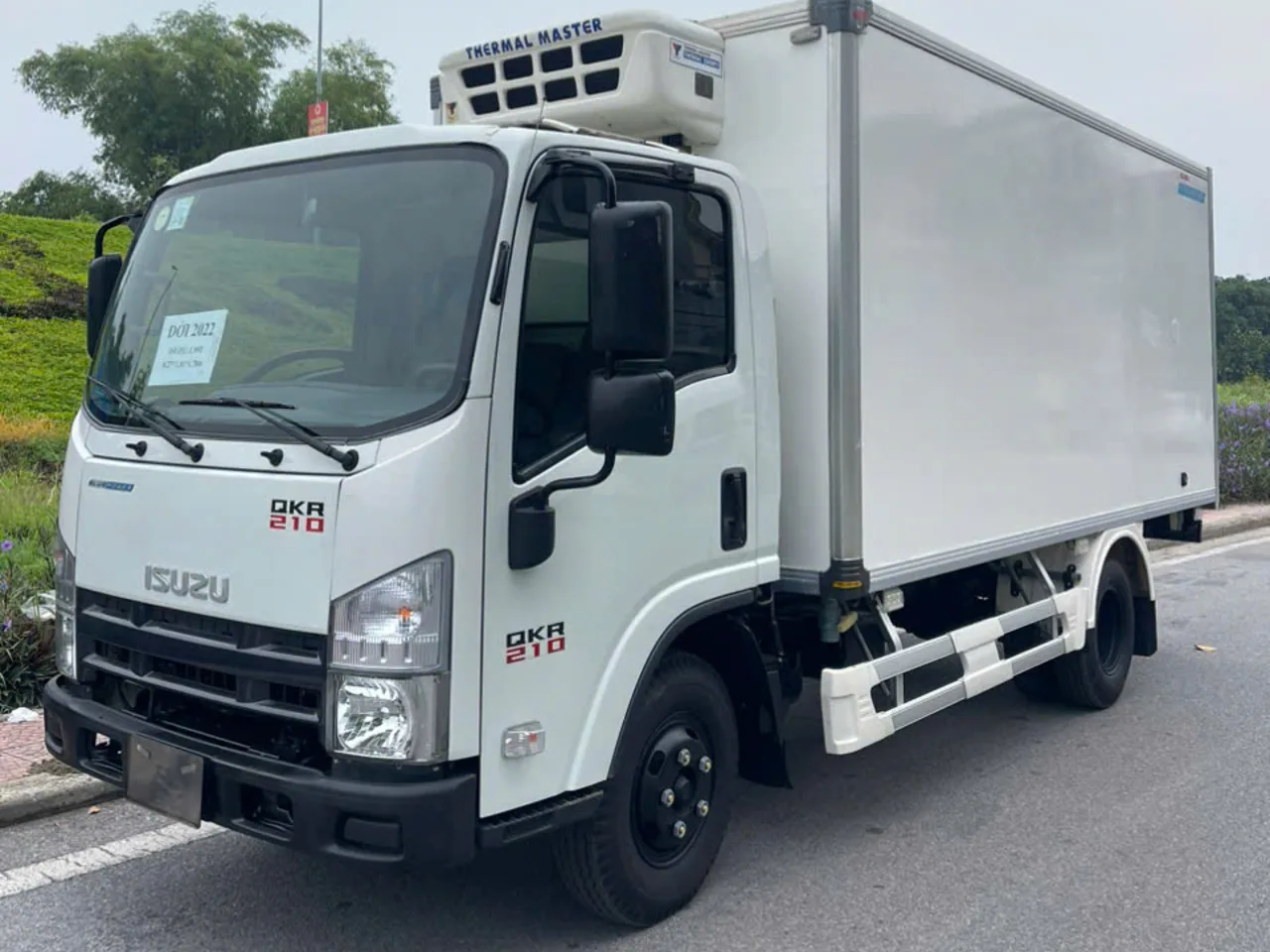 Isuzu QKR 210 thùng lạnh đời 2022 - ảnh 2