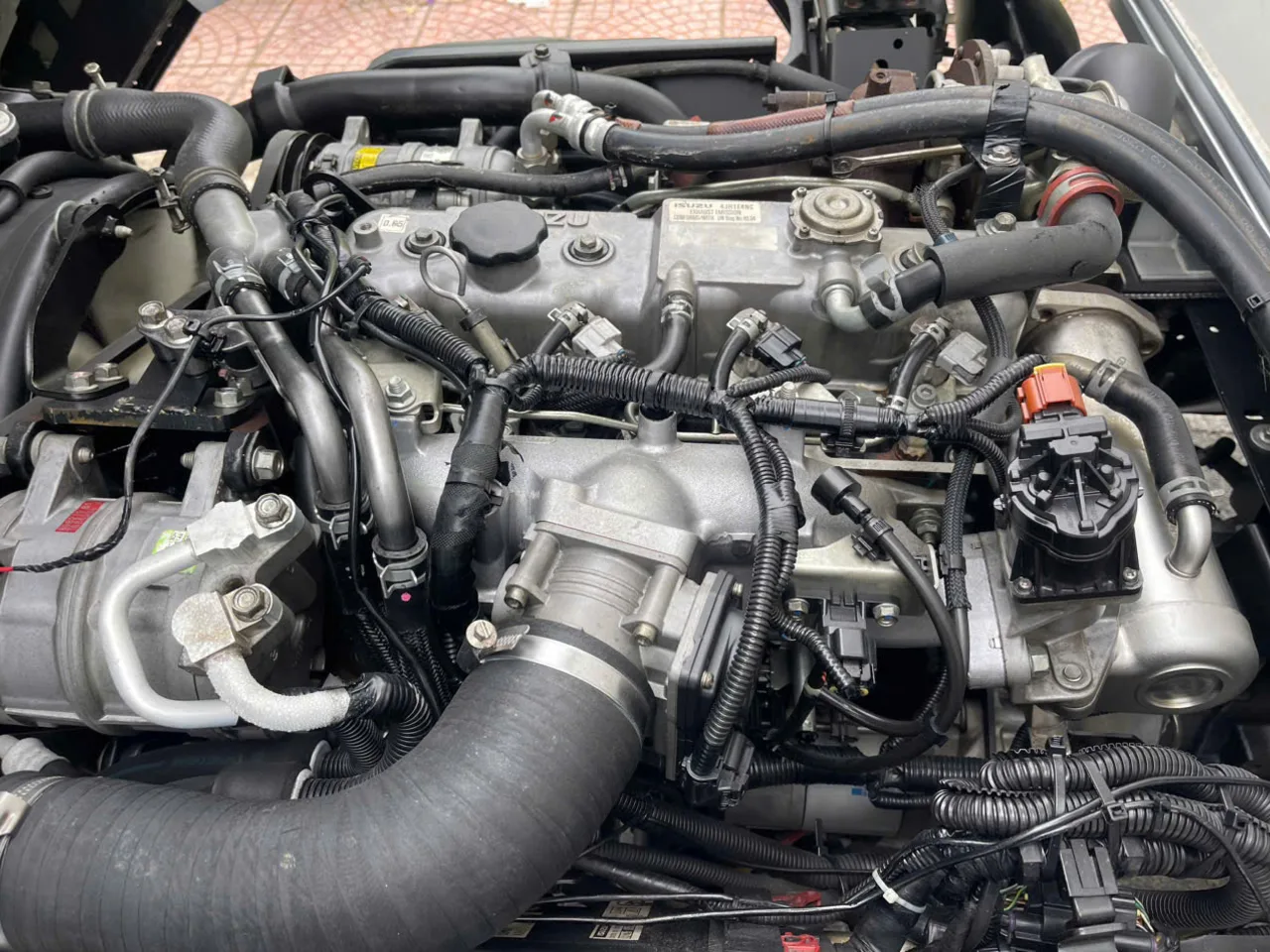 Isuzu QKR 210 thùng lạnh đời 2022 - ảnh 10