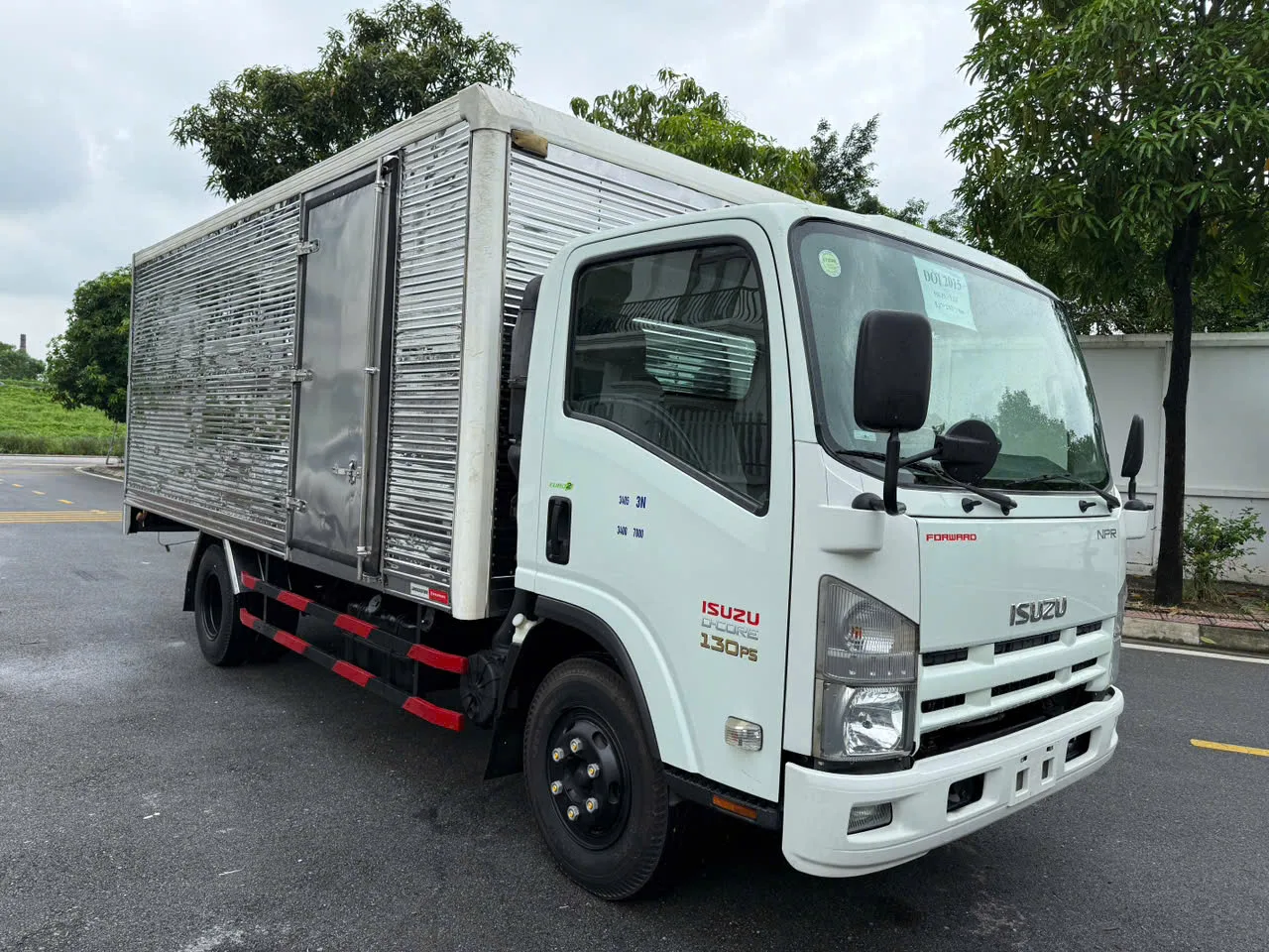 Isuzu NPR thùng kín đời 2015