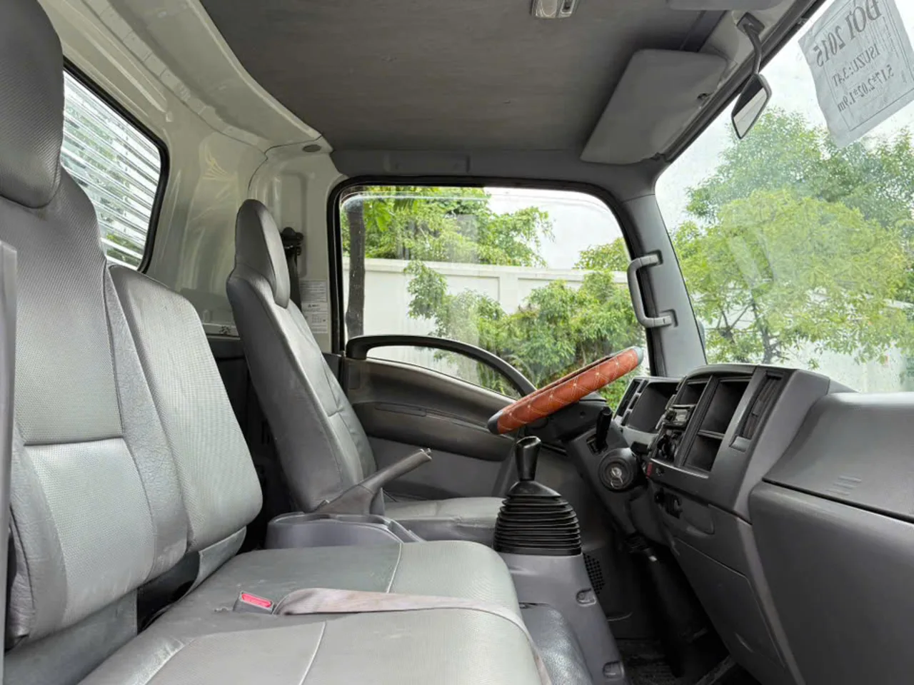 Isuzu NPR thùng kín đời 2015 - ảnh 9