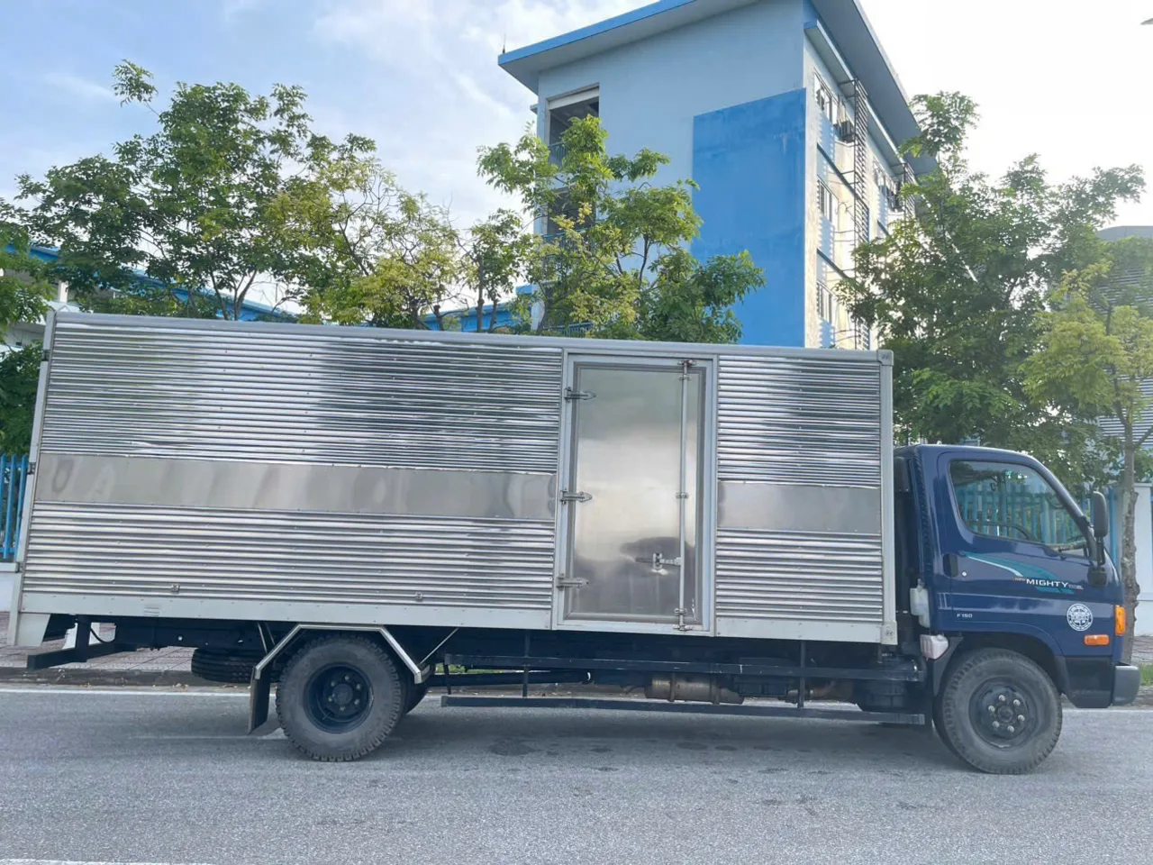 Hyundai NewMighty 110SL thùng kín đời 2024 - ảnh 5