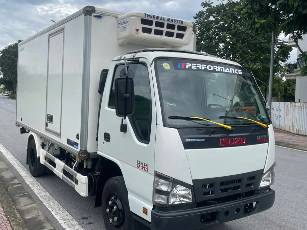 Isuzu QKR 270 Thùng lạnh