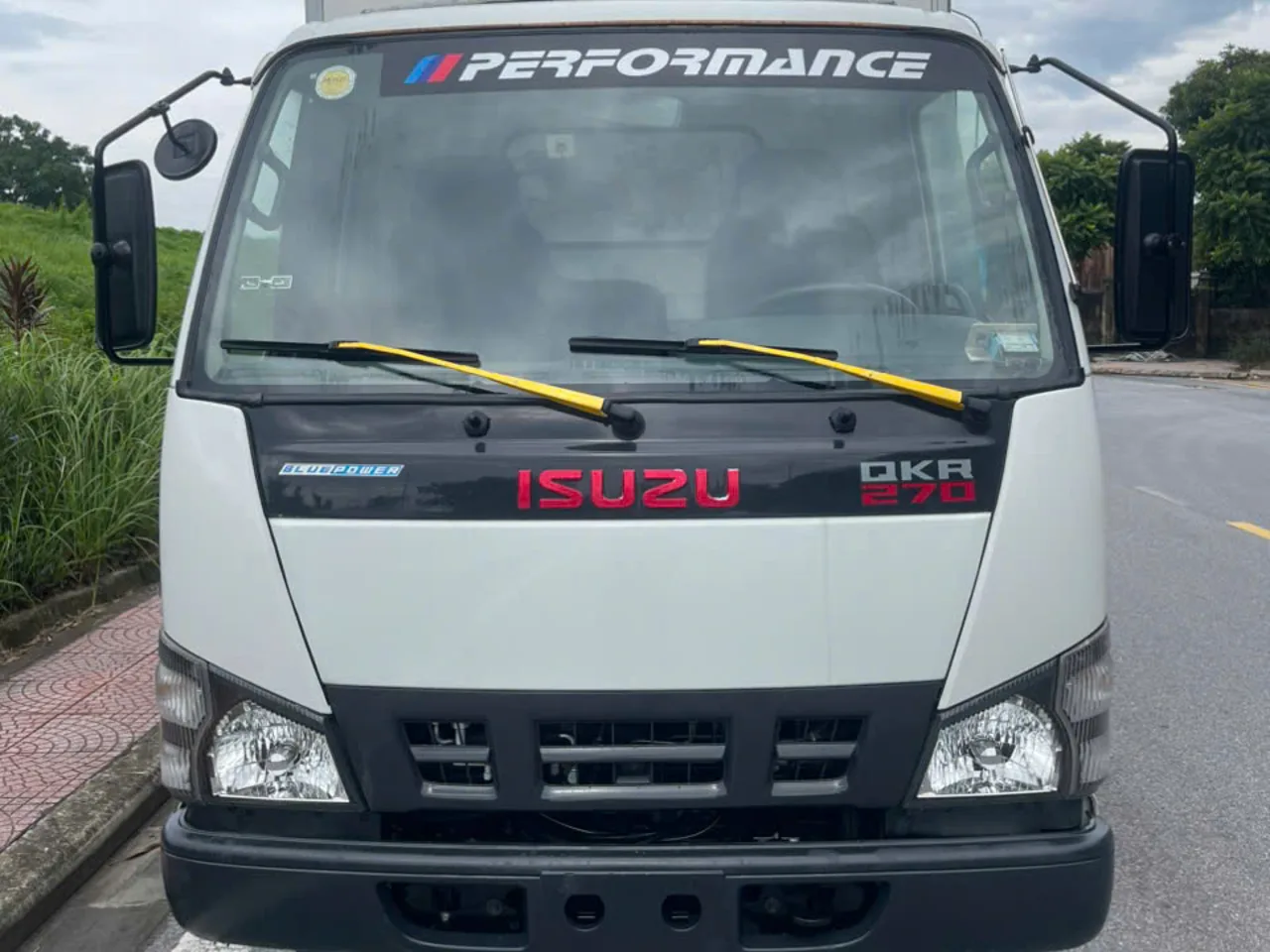 Isuzu QKR 270 thùng lạnh đời 2022 - ảnh 3