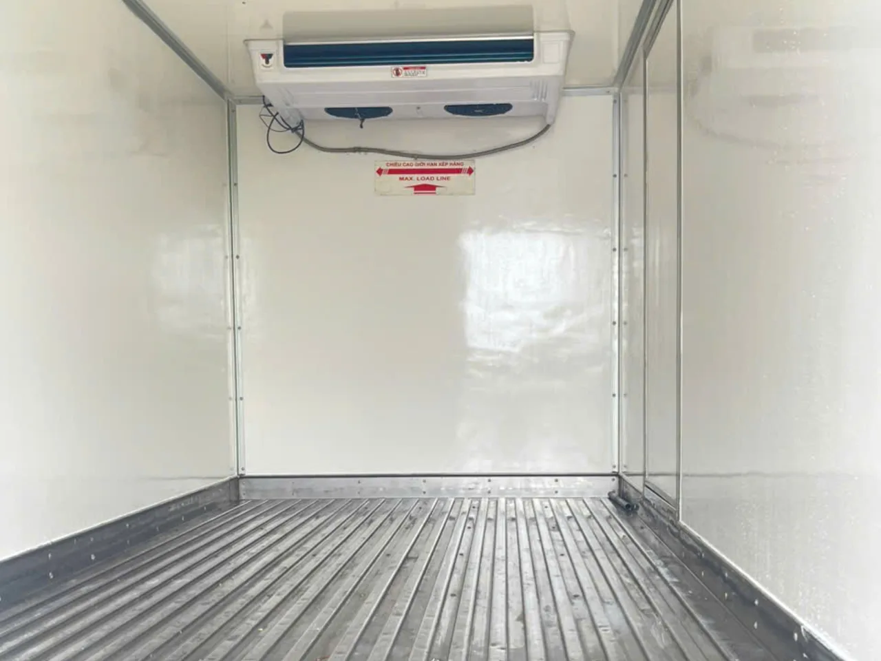 Isuzu QKR 270 thùng lạnh đời 2022 - ảnh 4