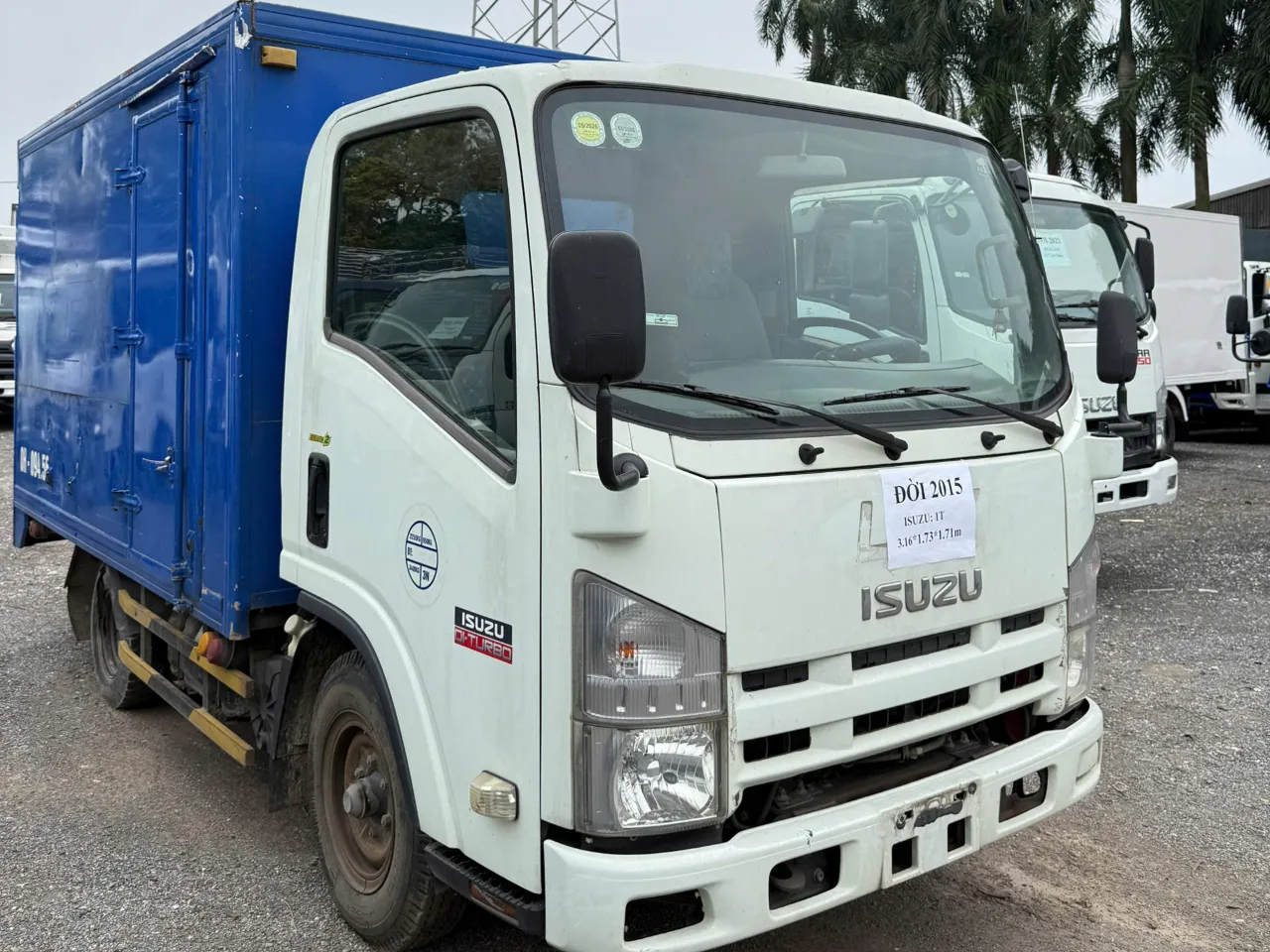 Isuzu NLR thùng kín đời 2015
