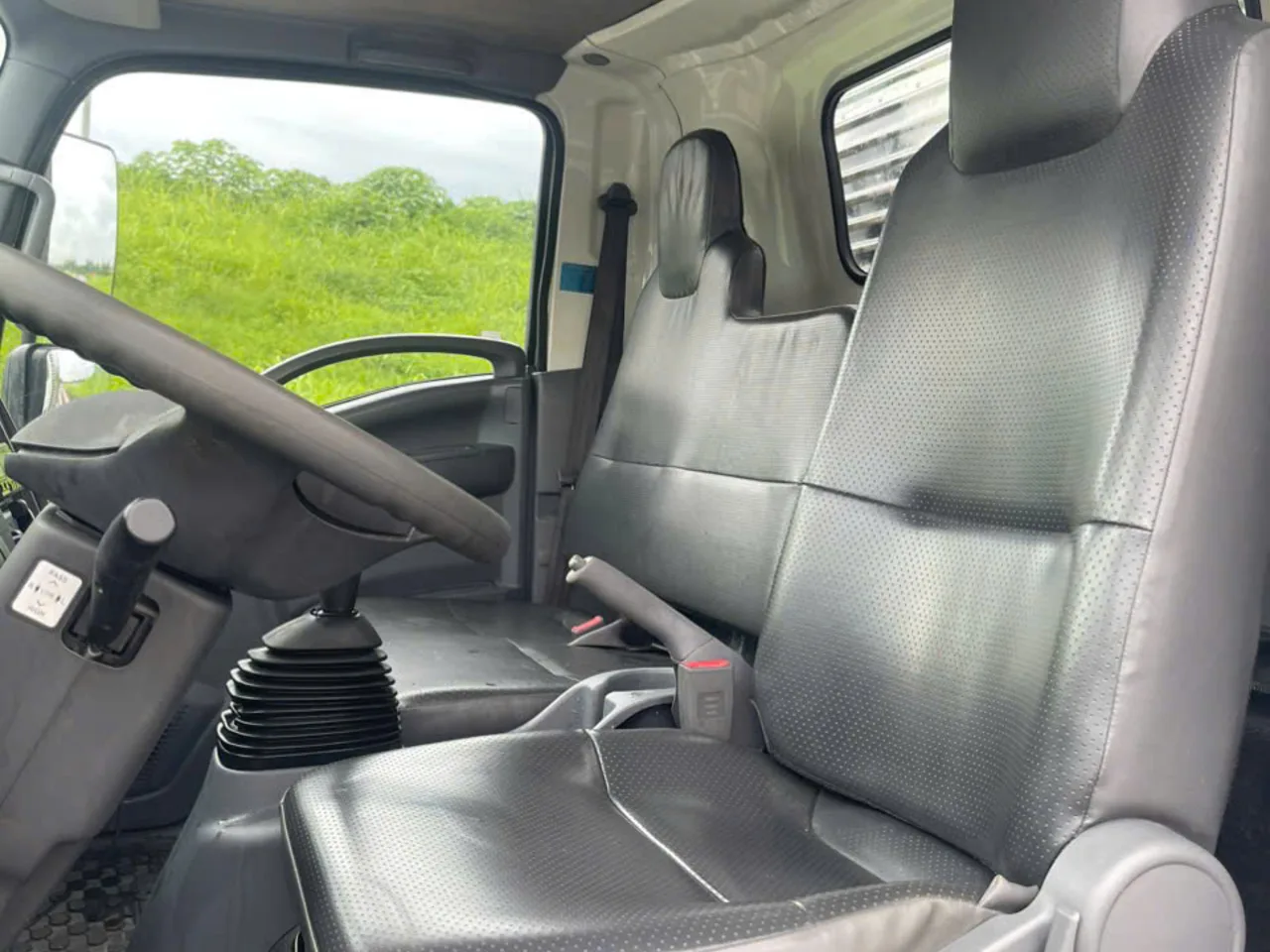 Isuzu NPR 400 thùng kín đời 2022 - ảnh 6