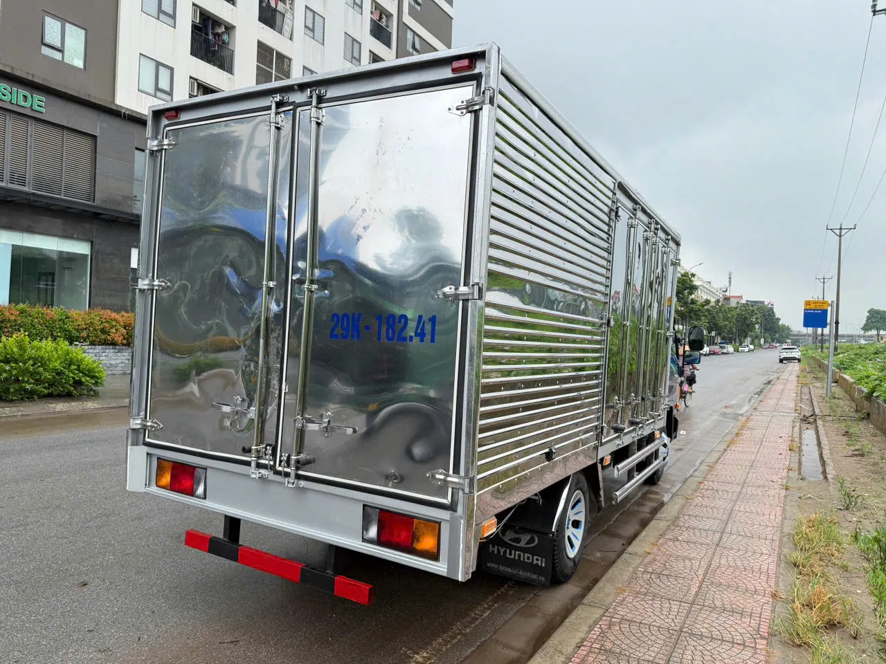 Hyundai New Mighty 75S thùng kín đời 2024 - ảnh 4