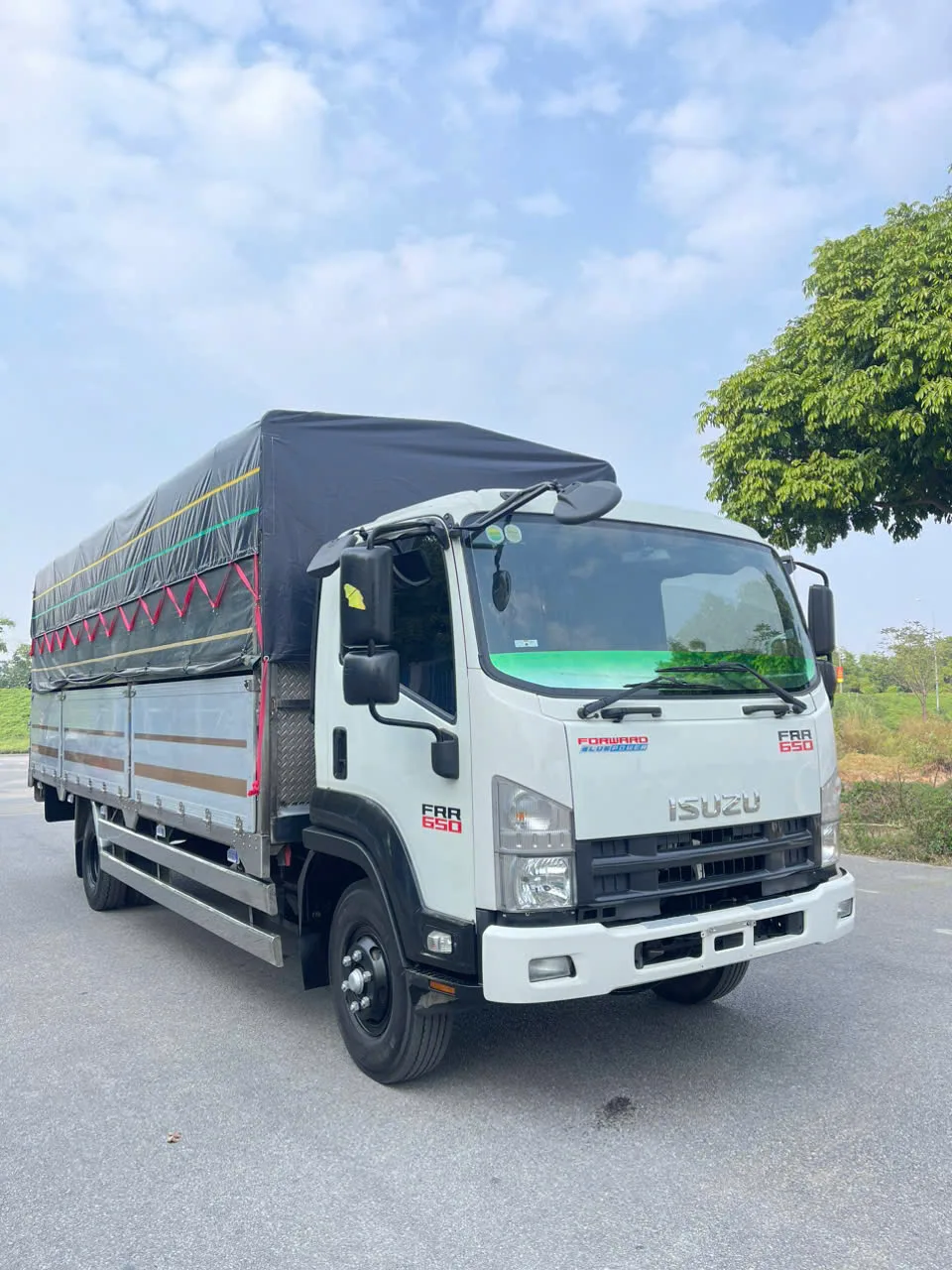 Isuzu FRR 650 Mui bạt đang có tại bãi