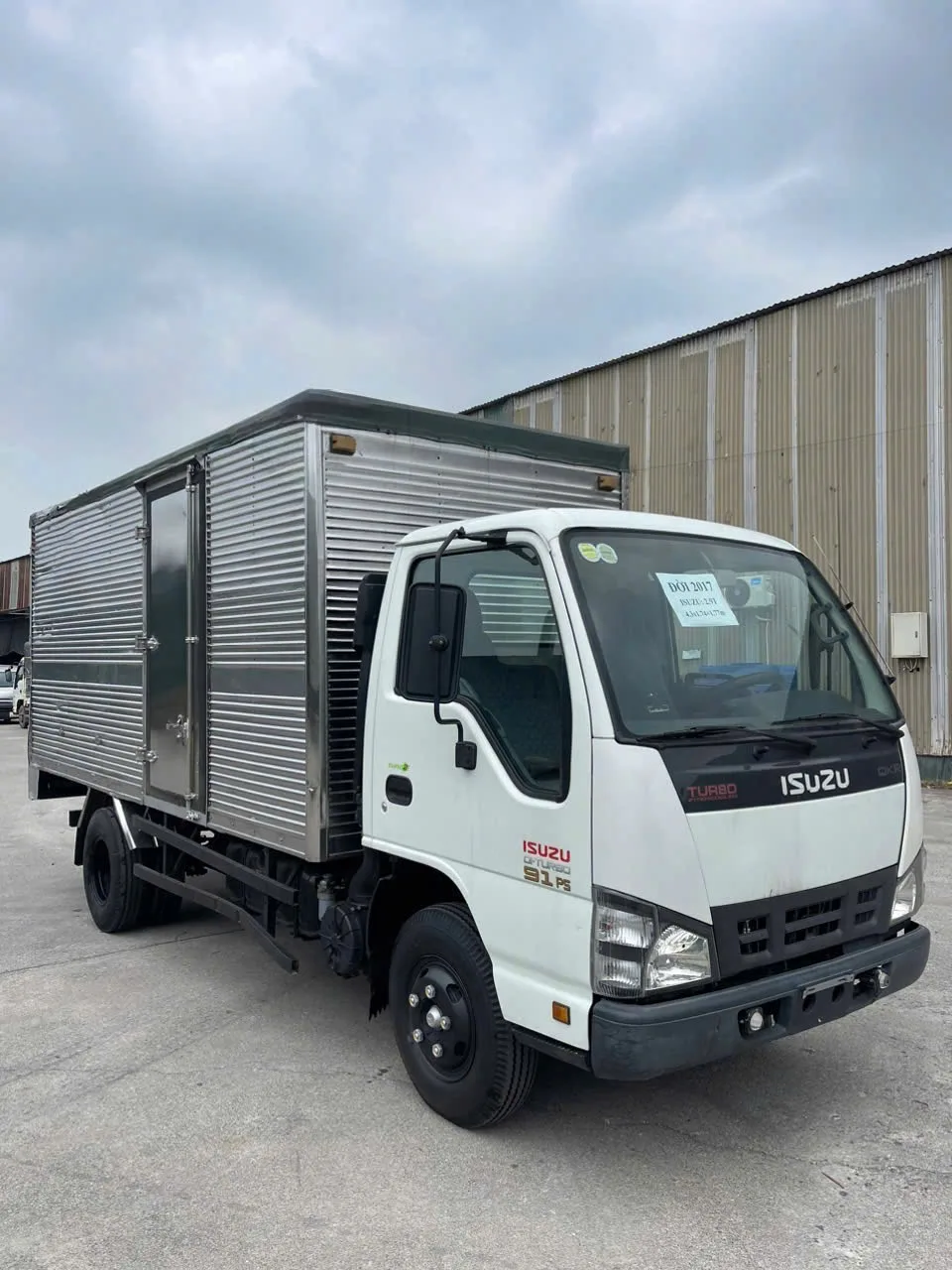 Isuzu QKR Thùng kín đang có tại bãi