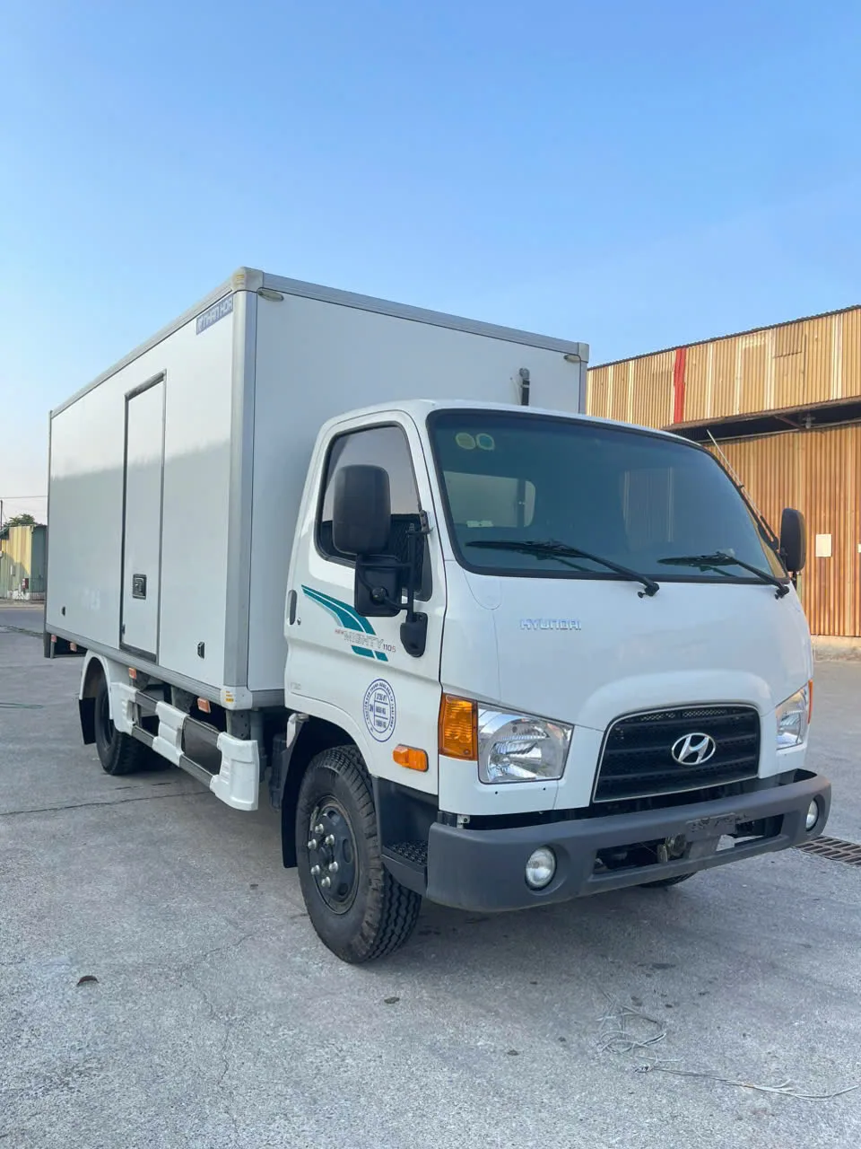 Hyundai New Mighty 110SP Thùng bảo ôn đang có tại bãi