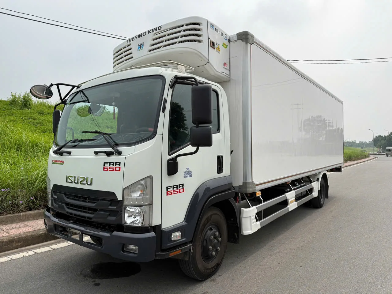 Isuzu FRR 650 thùng lạnh đời 2025 - ảnh 2