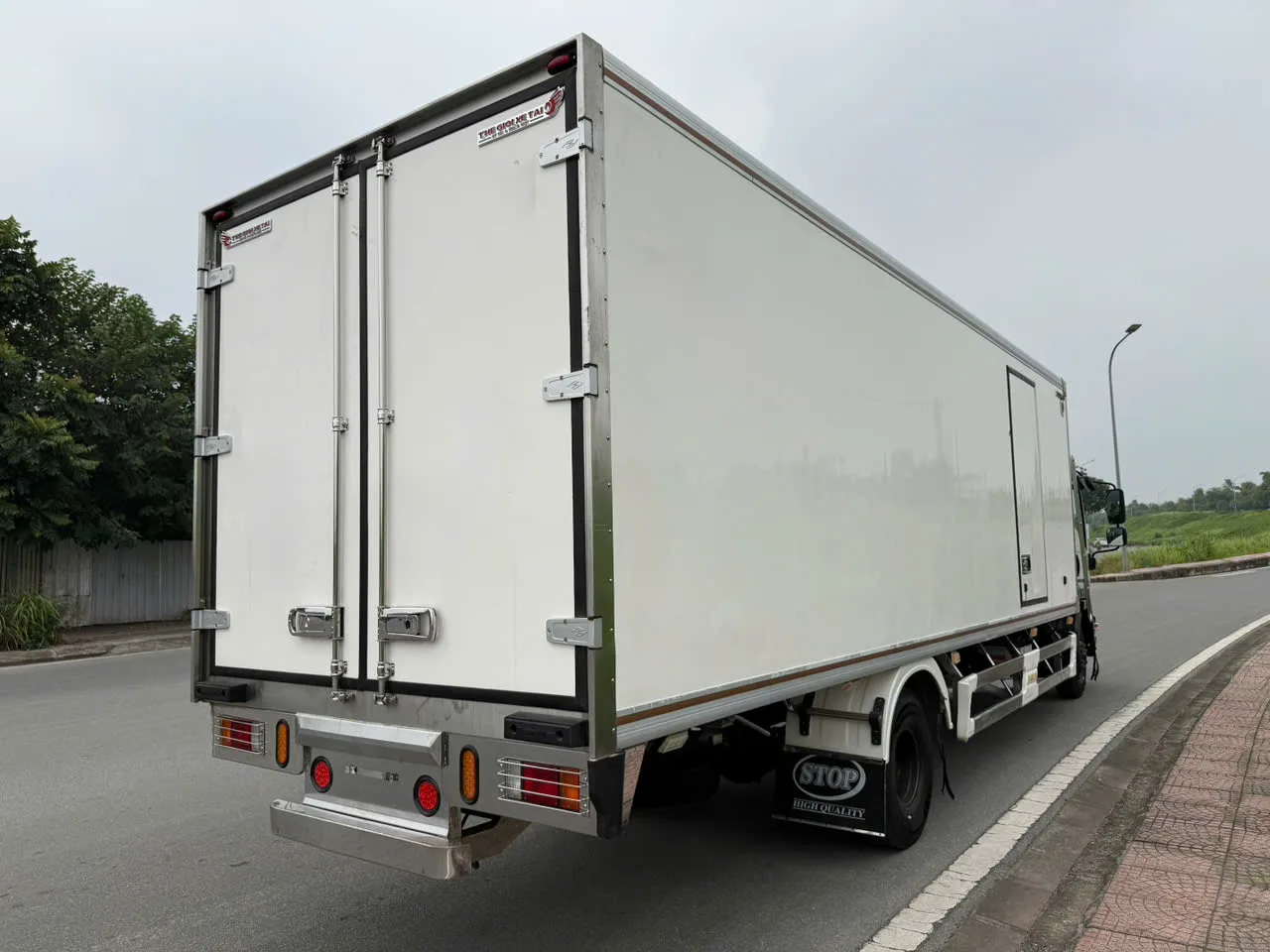 Isuzu FRR 650 thùng lạnh đời 2025 - ảnh 3