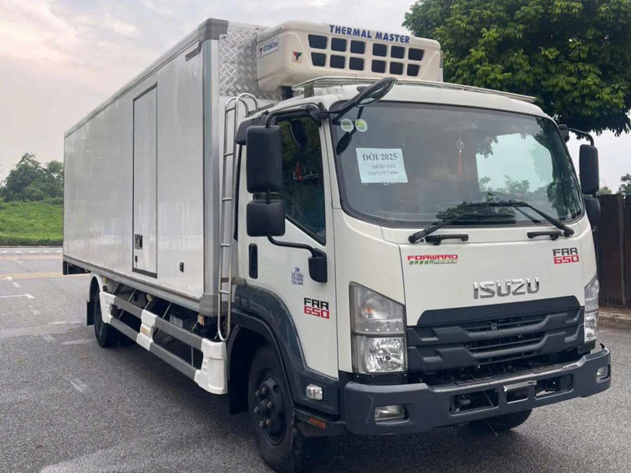 Isuzu FRR 650 đang có tại bãi