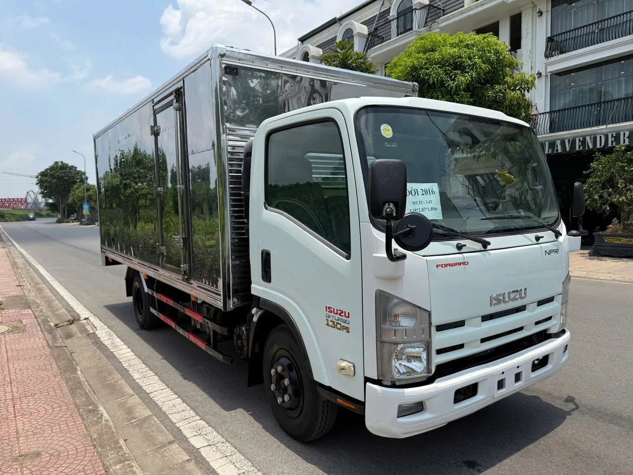 Isuzu NPR Thùng kín đang có tại bãi