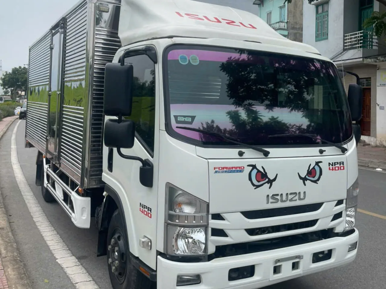 Isuzu NPR 400 thùng kín đời 2024 - ảnh thu nhỏ 2