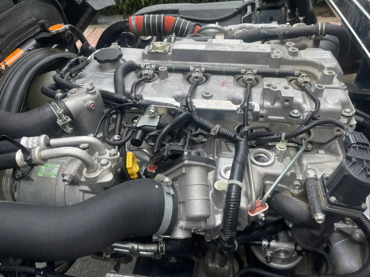 Isuzu NPR 400 thùng kín đời 2024 - ảnh thu nhỏ 9